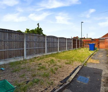 1 bedroom in a house share to rent - Photo 6