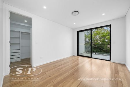 Luxury Duplex in Prime Location - Photo 3