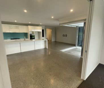 Luxury Living in Prestigious Regis Park, Flat Bush - Photo 4