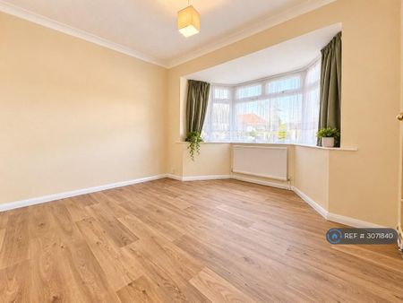 3 bedroom semi-detached house to rent - Photo 4