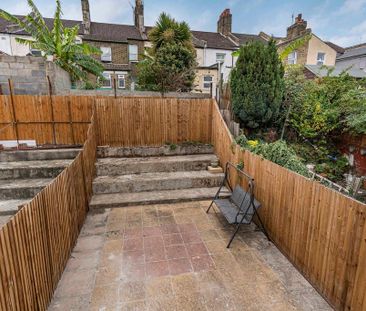3 bedroom terraced house to rent - Photo 1