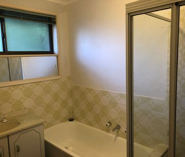 FAMILY HOME LOCATED IN PRIME WANTIRNA SOUTH LOCATION - AVAILABLE NOW! - Photo 5