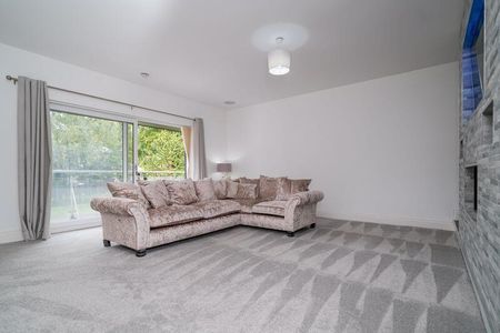 5 bedroom detached house to rent - Photo 4