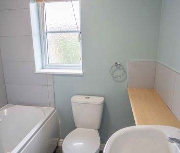 Three Bedroom House for Rent in Bracebridge Heath - Photo 5