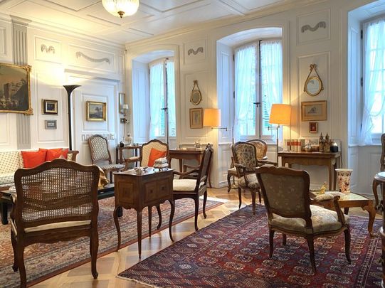 Rare en location - Sublime appartement de charme au coeur de Sion - Photo 1