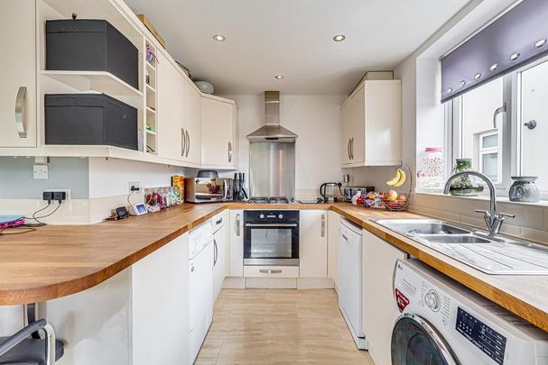 2 bedroom detached bungalow to rent - Photo 1