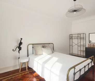 Room in a shared 7-bedroom apartment for rent in Lisbon for professionals and students - Photo 4