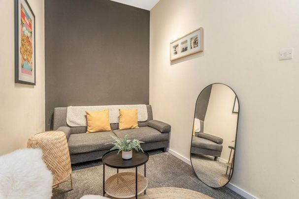 2 bedroom serviced apartment to rent - Photo 1