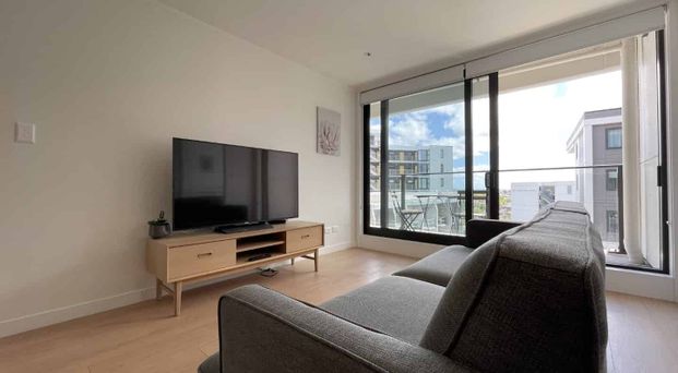 Exceptional City Living - Fully Furnished 2 Bedroom, 2 Bathroom + Balcony - Photo 1