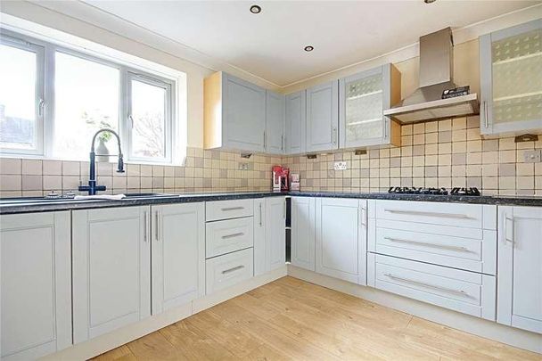 Pentrich Avenue, Enfield, EN1 - Photo 1