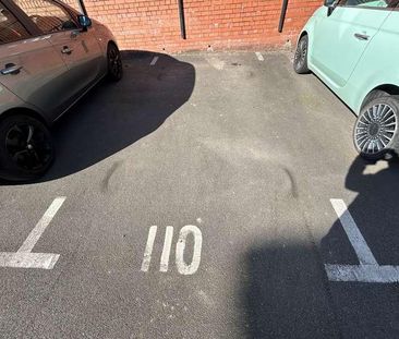 Brett Young Close, Halesowen, B63 - Photo 4