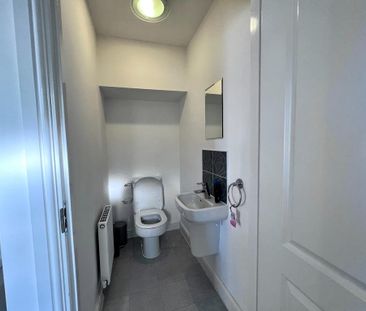 5 bedroom mews to rent - Photo 1