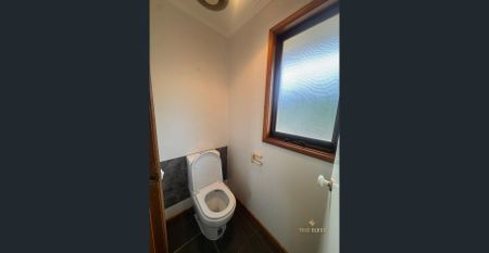 Spacious Family Home on Generous 562m² Corner Block in Central Werribee @510 per week rent. - Photo 3