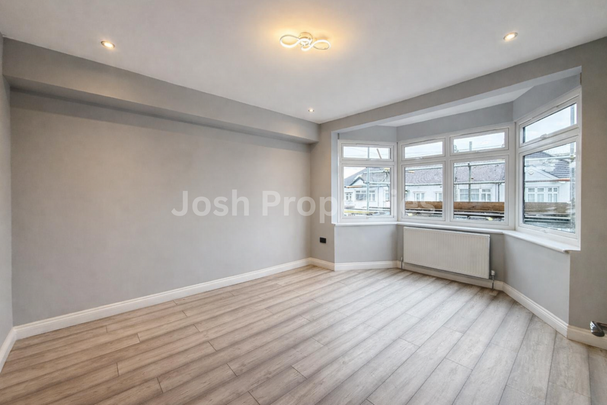 4 bedroom terraced house to rent - Photo 1