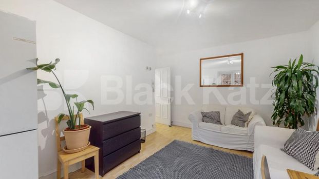 Generously Sized 4-Bedroom Home Moments from Camden & King’s Cross - Photo 1