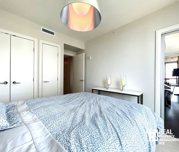 1723 | Executive Furnished 2 Bed + Den + 2 Bath | Waterfront | Down... - Photo 1