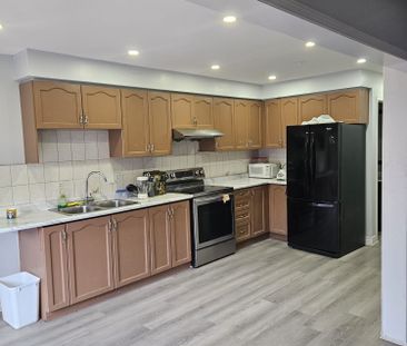 For Lease - 19 Arthurs Crescent, Brampton, Ontario - Photo 2