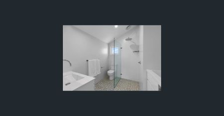 Brand New Hamptons Fully Furnished Villa - Photo 4