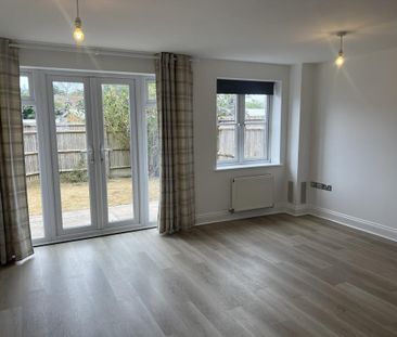 3 bedroom end of terrace house to rent - Photo 5