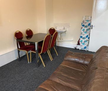 5 bedroom private hall to rent - Photo 4