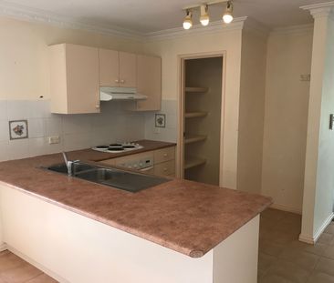 "Well presented Unit in a Secure Complex" - Photo 3