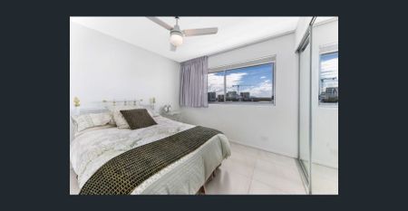 LUXURIOUS LIVING - Photo 4