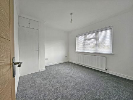 3 bedroom end of terrace house to rent - Photo 4