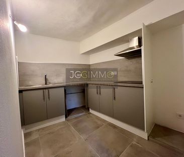 Location Appartement 2 pièces 47m² SOLLIES VILLE 83210 - Photo 1