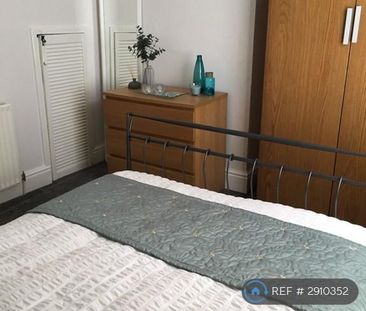 1 bedroom in a house share to rent - Photo 2