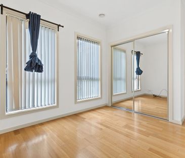 Luxurious Living In Heart Of Town - Photo 4