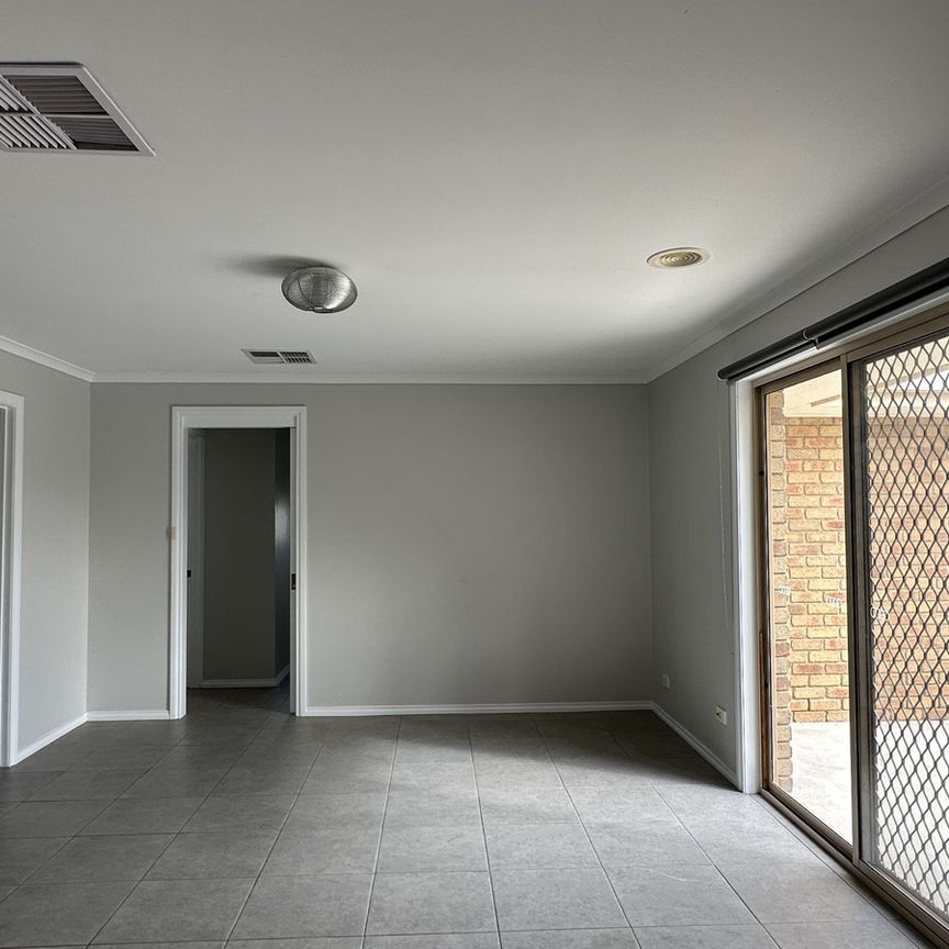 21 Romney Crescent,, SHEPPARTON VIC 3630 - Photo 1