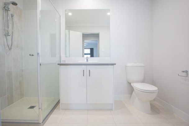 8 Moonstone Street, Pimpama QLD 4209 - House For Rent - $680 | Domain - Photo 1