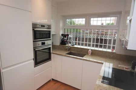 Templemead Close, East Acton, London, W3 7NH - Photo 3