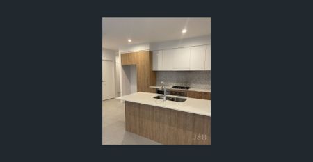 Ground Floor Unit with Private Backyard in Prime Windsor Location - Photo 2