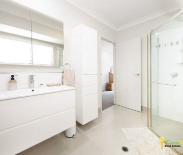 Easy Lifestyle in Popular Central Location to Beaches or CBD!! - Photo 3