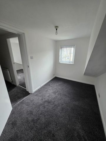 4 bedroom terraced house to rent - Photo 3