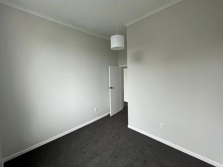 Character newly refurbish 3-Bedroom Home in Te Aro - Photo 5