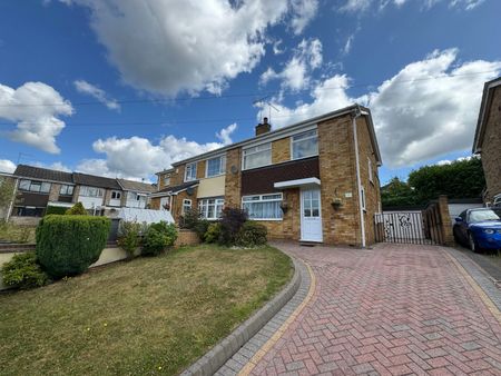 Semi-detached house to rent on - Photo 4