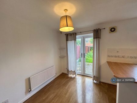 3 bedroom semi-detached house to rent - Photo 3