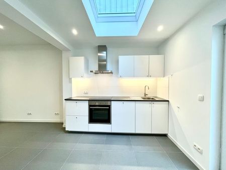 RECENT PERFECT GERENOVEERDE WONING MET DRIE SLAAPKAMERS TE HUUR - Photo 3