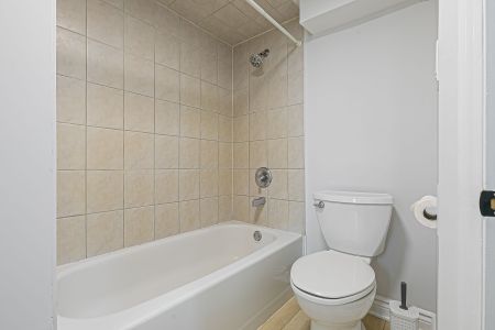 For Lease - 225 Septonne Avenue Unit# B, Newmarket, Ontario - Photo 4