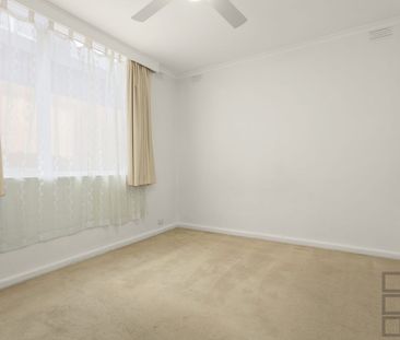 Light-Filled One-Bedroom Unit in Convenient Caulfield North | FLARE REAL ESTATE - Photo 2