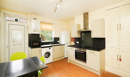 Charming 3-Bedroom Home Near City Centre â€“ Ideal for Students or Professionals - Photo 5