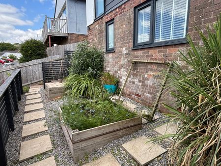 3 bedroom detached house to rent - Photo 4