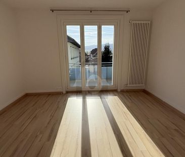 LUMINOUS, WARM, IDEALLY LOCATED - Photo 3