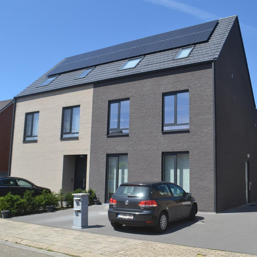 Recent duplex appartement met 2 slaapkamers en ruim terras. - Photo 1