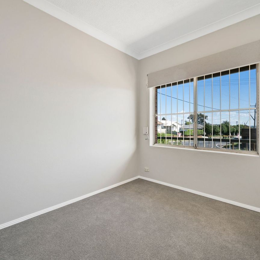 2/12 Federal Avenue, Crestwood - Photo 1