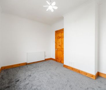 3 bedroom flat to rent - Photo 5