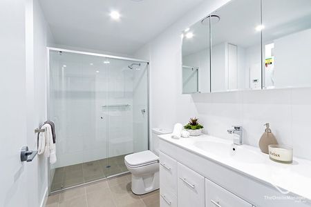 Unit in great condition with a balcony - Photo 4