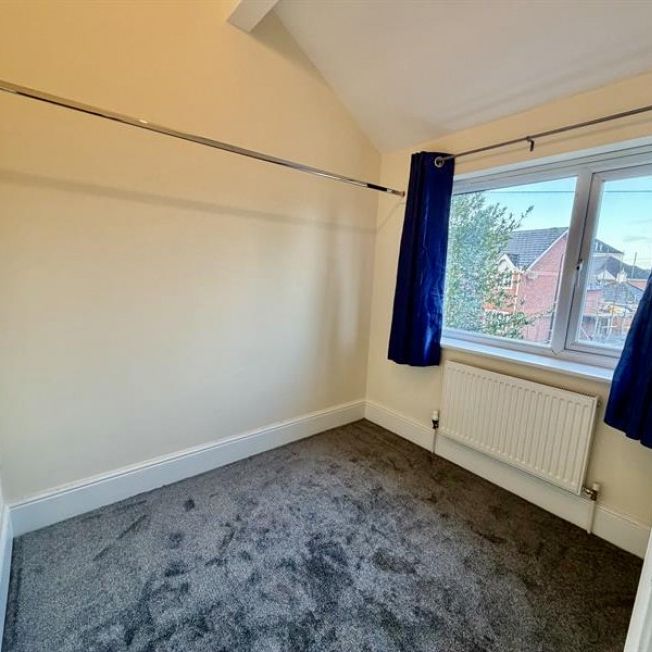 2 Bedroom End Terrace To Let - Photo 1